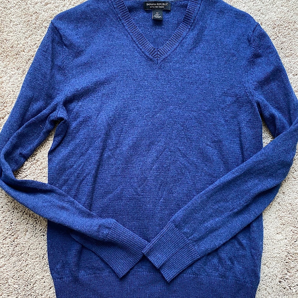 Banana Republic v-neck 100% merino wool sweater